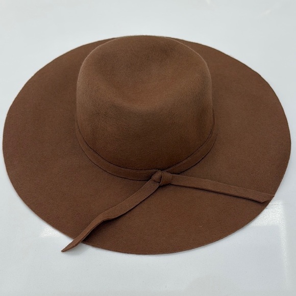 Accessories - Elegant Brown Wide-Brim Hat